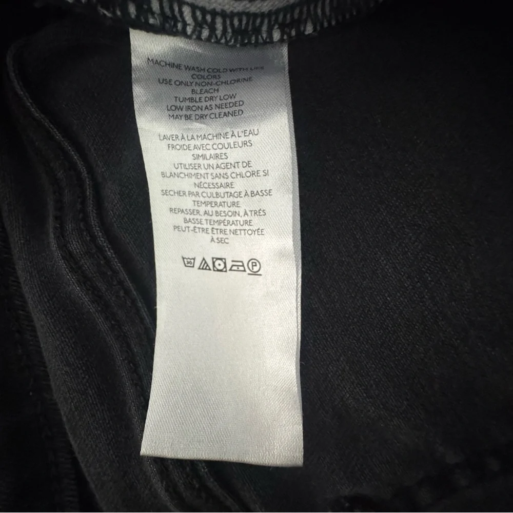 Pilcro The Yaya Cropped Kick Flare Jeans 28 Washed Black Raw Hem Mid Rise - Picture 7 of 7